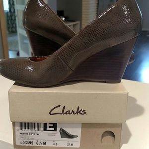 Clark's Wedge dress shoes